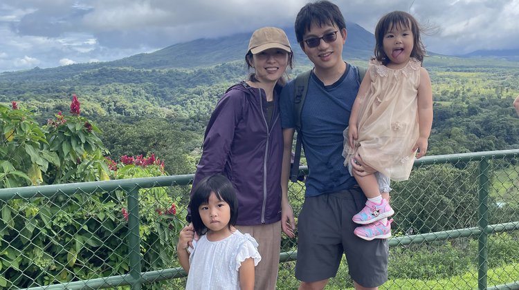 Xiangyi Huang, Helin Gao, and their children.